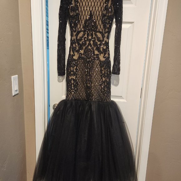 Long formal sequin lace detail dress - Picture 6 of 6